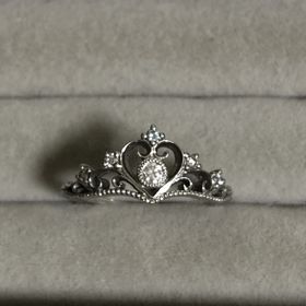 【ケイウノ ブライダル(K.UNO BRIDAL)の口コミ】 普段から身につけられるものが良かったのでダイヤが飛び出していないもの…