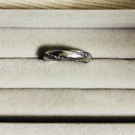 【Ponte Vecchio(ポンテヴェキオ)の口コミ】 男性も同じデザインでブラックダイヤが螺旋状に1周付いています。夫の職業…