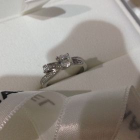 【シャネル(CHANEL)の口コミ】 今年発売されたばかりなので、他の人が持っていないこと。
他にないデザイ…