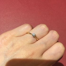 【銀座ダイヤモンドシライシの口コミ】 シンプル細身のゴールドでつけ心地もいいです。
アフター保証も充実してい…