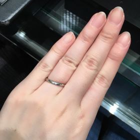 【ラザール ダイヤモンド(LAZARE DIAMOND)の口コミ】 シンプルだけどメレダイヤのついたストレートタイプを探していました。
こ…