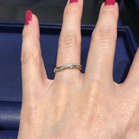 【銀座ダイヤモンドシライシの口コミ】 結婚指輪という事でつけ心地と普段使い出来るか、アフターサポートが充実…