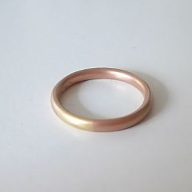 【mina.jewelry(ミナジュエリー)の口コミ】 定番のシルバーでツルツルした質感が苦手だったので、マットな質感や柔ら…