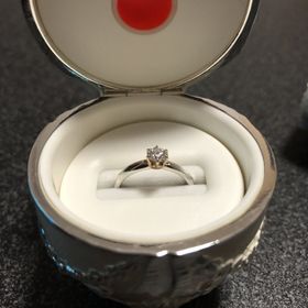 【CHER LUV(シェールラブ)の口コミ】 彼女と2人で選びに行きました。アンティークなデザインを探していて、土台…