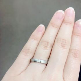 【hirai art gallery(ヒライアートギャラリー)の口コミ】 結婚指輪らしく、シンプルでいて、かつ華やかさもあるデザインはないかな…
