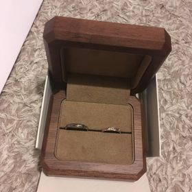 【Makana(マカナ)の口コミ】 デザイン重視で、彫り物にいろいろな意味や、願いが込められていて、奥さ…