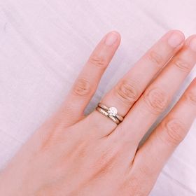 【WATANABE / 卸商社直営　渡辺の口コミ】 ずっとシンプルで王道な婚約指輪に憧れていたので即決でした。ダイヤが大…