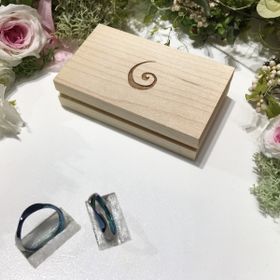 【SORA(ソラ)の口コミ】 ギルコニウム特有の色の発色を利用して、お互いの誕生石、アクアマリンと…