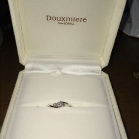 【Douxmiere bijou SOPHIA(ドゥミエール ビジュソフィア)の口コミ】 結婚指輪をシンプルな物にしたので婚約指輪はデザインにこだわった物が欲…