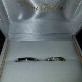 【PILOT BRIDAL(パイロットブライダル)の口コミ】 きらきらと輝くデザインにひとめぼれしました。
誕生石が無料で入るのも魅…