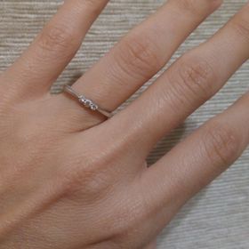 【銀座ダイヤモンドシライシの口コミ】 ストレートタイプを探していました。
こちらはシンプルなデザインで、とて…