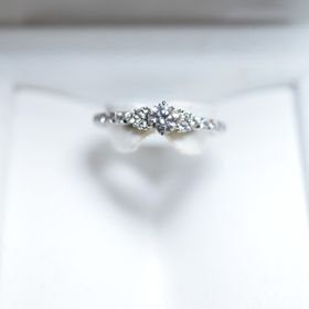 【STAR JEWELRY(スタージュエリー)の口コミ】 地元横浜ということでオンラインカタログを見た時に一目惚れをしました！
…