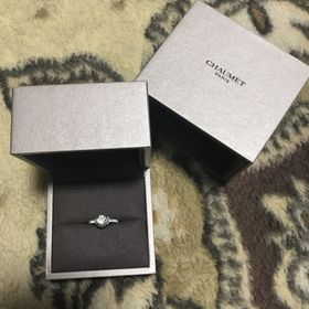 【ショーメ(CHAUMET)の口コミ】 指輪の華奢なデザインがとても気に入りました。ダイヤの光り方が強い光で…