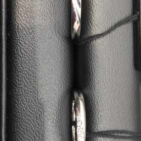 【ラザール ダイヤモンド(LAZARE DIAMOND)の口コミ】 鍛造製法なので作りがしっかりしています。
重厚感があってインパクトがあ…