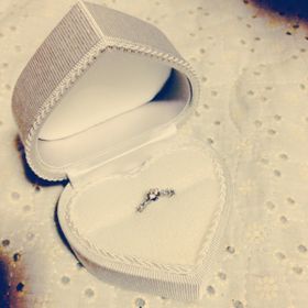 【WATANABE / 卸商社直営　渡辺の口コミ】 メレダイヤのデザインで上品かつ豪華に見え、結婚指輪と重ねられそうな細…