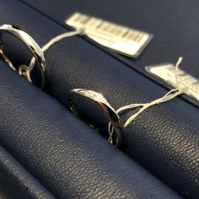 【銀座ダイヤモンドシライシの口コミ】 着けているのを忘れそうになるくらい自然な着け心地でした。デザイン自体…