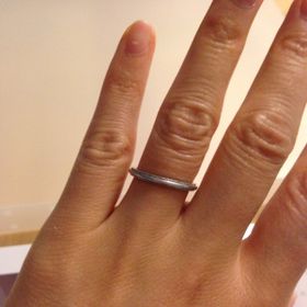 【ティファニー(Tiffany & Co.)の口コミ】 この指輪の決め手は、シンプルさの中に少しの個性がある点でした。
ダイヤ…