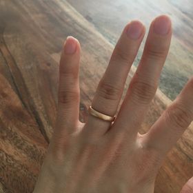 【【閉業】フラー・ジャコー(FURRER-JACOT)の口コミ】 シンプルな指輪を探していました。自分自身の肌に合う色はシルバーよりも…