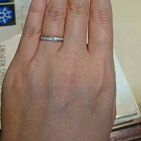 【PILOT BRIDAL(パイロットブライダル)の口コミ】 ダイヤが並んでいて華やかです。パイロットの中では割と主張のあるデザイ…