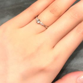 【ケイウノ ブライダル(K.UNO BRIDAL)の口コミ】 可愛らしい指輪が多く目移りしてしまいましたが、割とシンプルなタイプに…