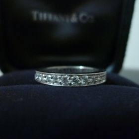【ティファニー(Tiffany & Co.)の口コミ】 プラチナの傷が目立ってくると輝きがなくなってしまうのが嫌だったので、…