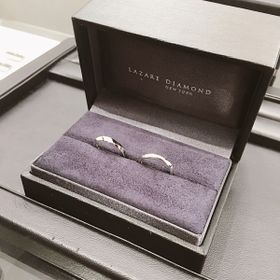 【ラザール ダイヤモンド(LAZARE DIAMOND)の口コミ】 細めのデザインで指がきれいに見えるものがいいと思って探していました。…