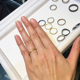 【Aroode(アローデ)の口コミ】 槌目加工のリングを中心に、店舗に置いてある槌目すべてを試着。槌目と言…