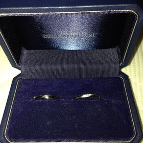 【銀座ダイヤモンドシライシの口コミ】 『シンプル』をテーマに選び始めた今回の結婚指輪。
見始めた当初は、リン…