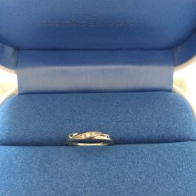 【銀座ダイヤモンドシライシの口コミ】 指が華奢に見え、あまり派手すぎないが地味すぎない。指が太めなので女性…