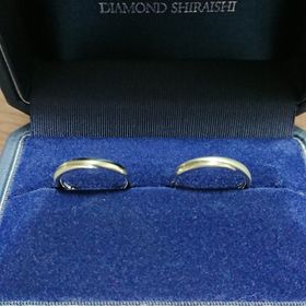 【銀座ダイヤモンドシライシの口コミ】 つや消し加工で、つやのあるところとないところが模様のようになり、シン…