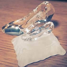 【J.C.BAR(ジェーシーバール)】の口コミ 昨年の10月頃に頂きました。上から見るとダイヤから薄い水色のブルーダイ...