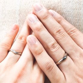 【俄(にわか)の口コミ】 以前からお花をイメージしたセットリングを求めていて、この度、いくつか…