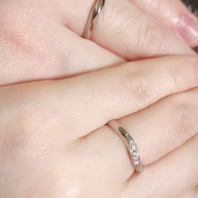 【ROYAL ASSCHER(ロイヤル・アッシャー)の口コミ】 他のブランドの物を試着する目的で、お店に来ました！
目的の指輪は、イメ…