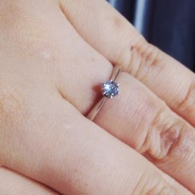 【ラザール ダイヤモンド(LAZARE DIAMOND)の口コミ】 ゼクシィで知りました。
口コミの評価も高く、見学に行きました。
指輪の…