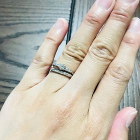 【HelloKitty x MAYFAIR(ハローキティ メイフェア)の口コミ】 婚約指輪にキティちゃんとコラボしたこちらの指輪をもらっていたので、結…