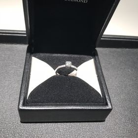 【エクセルコダイヤモンド(EXELCO DIAMOND)の口コミ】 シンデレラのガラスの靴のモチーフがお気に入り。ダイヤの輝きがピカイチ…