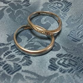 【Pink Dolphin Diamond(ピンクドルフィンダイヤモンド)の口コミ】 女性の指輪にピンクダイヤモンドが入っていること・男性の指輪に艶消し加…