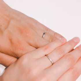 【COLANY(コラニー)の口コミ】 結婚指輪の下見に初めて伺ったお店がこちらでした。雰囲気も店員さんの対…