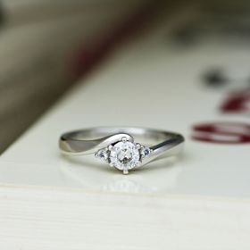 【atelier CraM(アトリエ クラム)の口コミ】 完全オーダーメイドで作成できたことが一番のポイントです。
婚約指輪のイ…