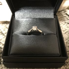 【ラザール ダイヤモンド(LAZARE DIAMOND)の口コミ】 指輪の名前のところにミストと表示がありますが、持っているのはトーチで…