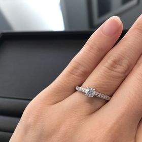 【エクセルコダイヤモンド(EXELCO DIAMOND)の口コミ】 他店舗では50万近くしたダイヤが、質は変わらずとても安く購入できたこと…