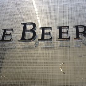 【デビアス(DE BEERS)の口コミ】 ダイヤモンドといえば「デビアス」というイメージがあり、婚約指輪はデビ…