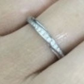 【エクセルコダイヤモンド(EXELCO DIAMOND)の口コミ】 ペアでとっても綺麗なデザインだと思いました！

シンプルなのにデザイン…