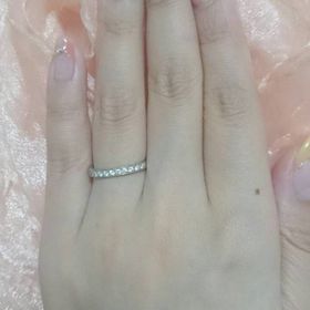 【ギンザタナカブライダル(GINZA TANAKA BRIDAL)の口コミ】 リングサイドだけでなく3面にダイヤが埋め込まれているので
どこの角度か…