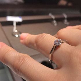 【アイプリモ(I-PRIMO)の口コミ】 一粒ダイヤで探していたのですが、横からのフォルムがきれいなものが多く…