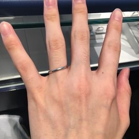 【銀座ダイヤモンドシライシの口コミ】 シンプルなデザインを探していくつかの店舗を見て回った結果、材質、アフ…