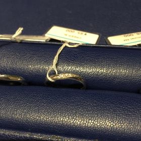 【銀座ダイヤモンドシライシの口コミ】 結婚指輪なのにダイヤモンドが5つ？も並んでとてもキラキラしています！す…