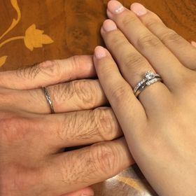 【COLANY(コラニー)の口コミ】 着け心地が非常に良いです。
デザインもシンプルで飽きがこない。
婚約指…