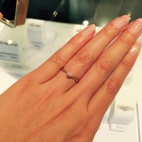 【STAR JEWELRY(スタージュエリー)の口コミ】 そこまで目立つデザインではないので、控えめでとても可愛いかったです。…