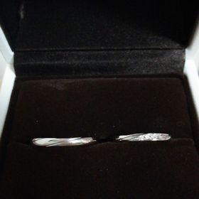 【アイプリモ(I-PRIMO)の口コミ】 値段と、デザインのシンプルさ、可愛さです。斜めのラインに、ダイヤが３…